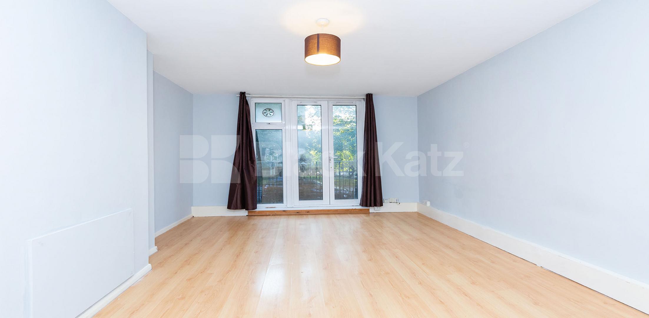			4 BEDROOMS PLUS LOUNGE! , 4 Bedroom, 1 bath, 1 reception Flat			 Dormans Way, SWISS COTTAGE